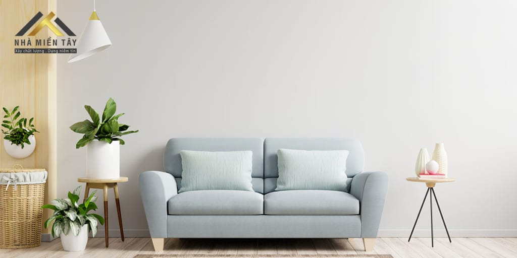 Minimalism chủ yếu sử dụng những đường nét đơn giản, những đồ dùng nội thất gọn gàng. Màu sắc sử dụng trong phong cách thiết kế nội thất này chủ yếu là màu trung tính, có không quá ba màu trong không gian nội thất theo phong cách này: một màu nền, một màu chủ đạo và một màu nhấn. và thường sử dụng những khối hình học đa dạng như hình vuông, hình chữ nhật, hình tròn…