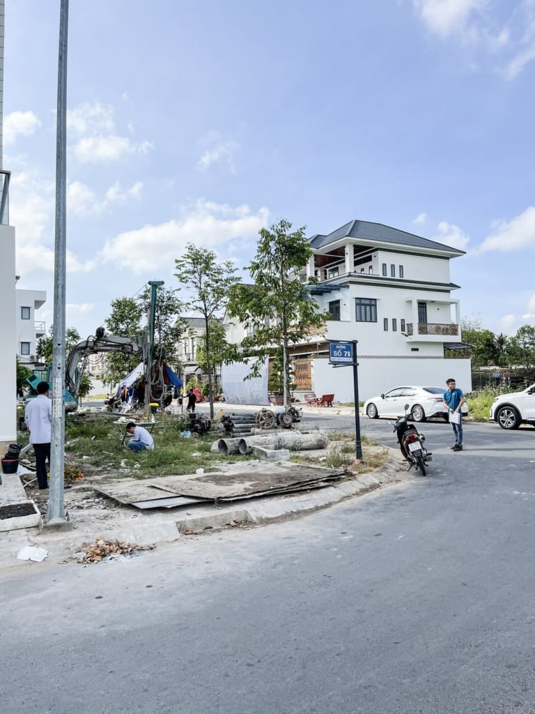 Nhà phố 3 tầng tân cổ điển