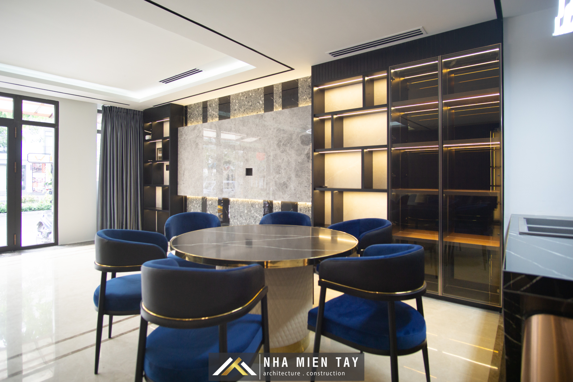 Nhà Miền Tây - Phòng khách Shophouse Vincom Xuân Khánh 4