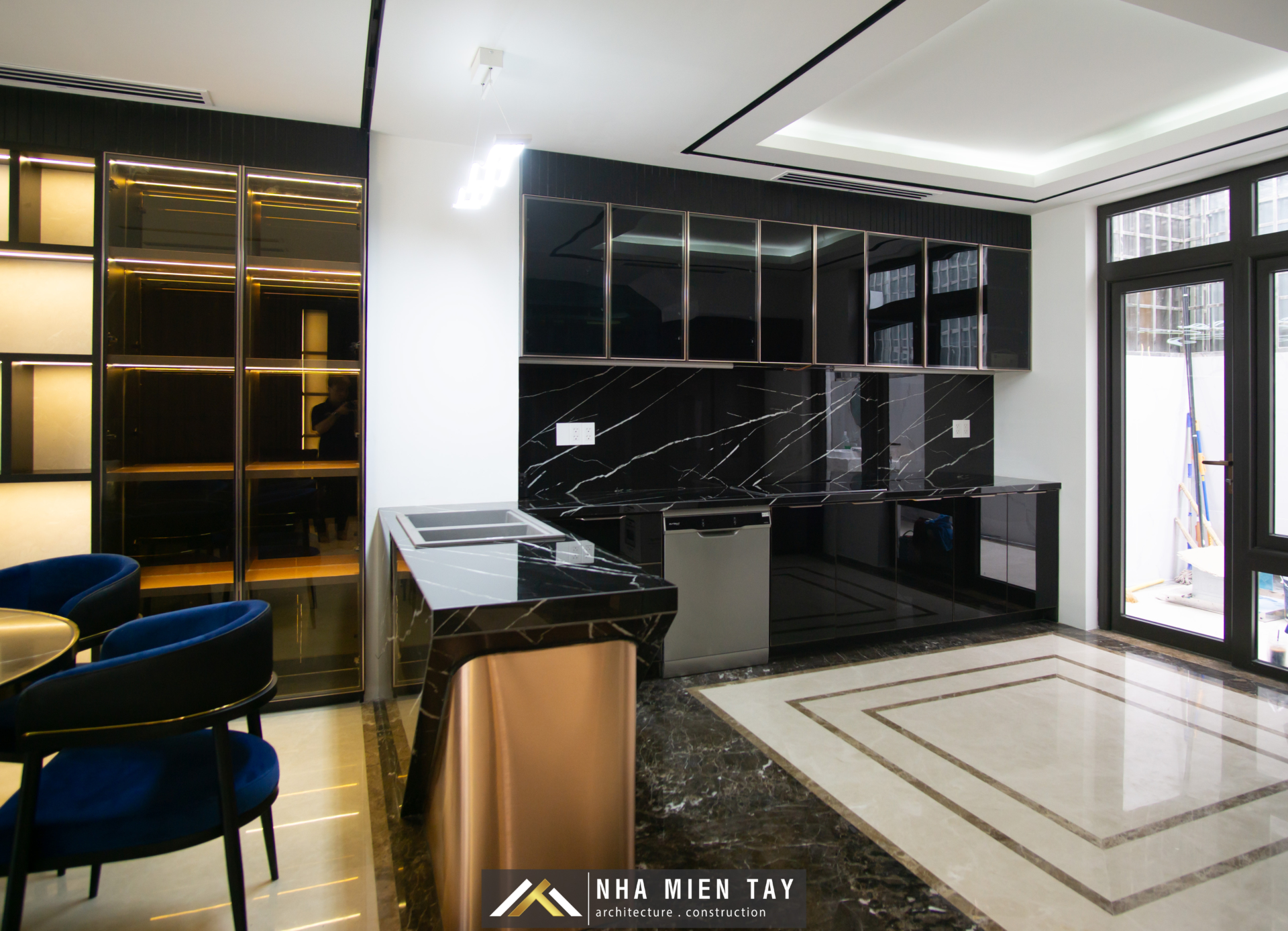 Nhà Miền Tây - Phòng khách Shophouse Vincom Xuân Khánh 7
