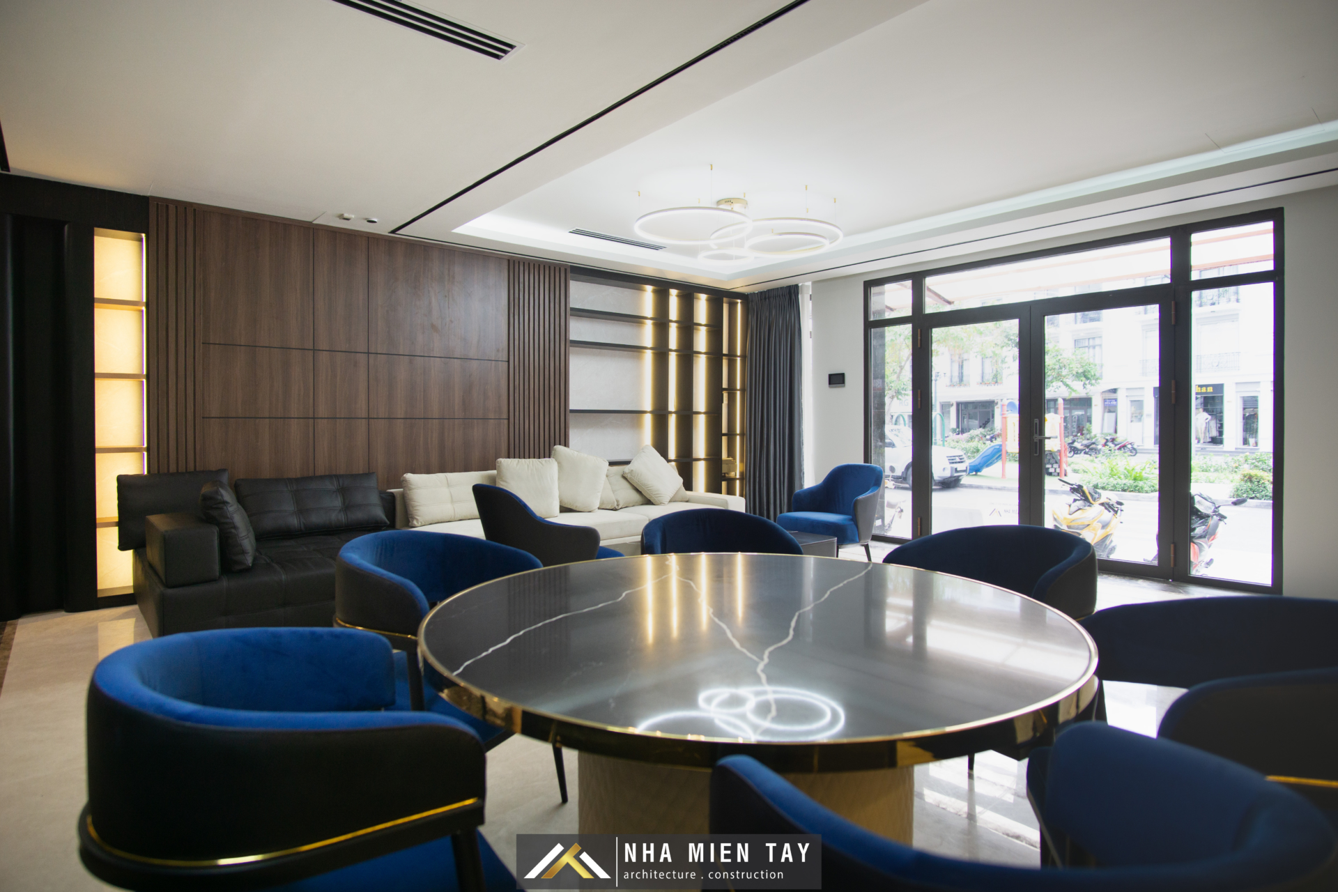 Nhà Miền Tây - Phòng khách Shophouse Vincom Xuân Khánh 8

