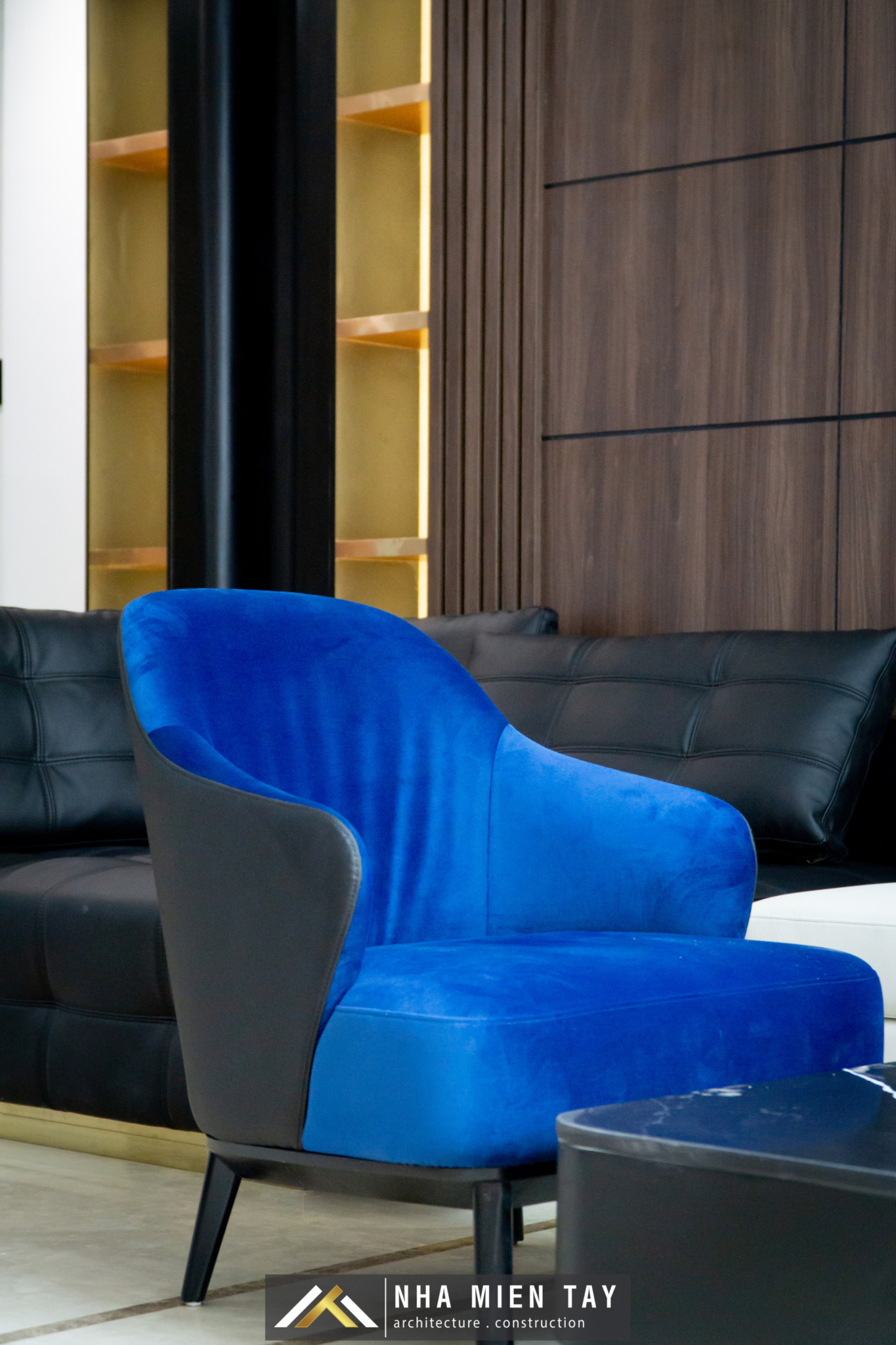 Nhà Miền Tây - Phòng khách Shophouse Vincom Xuân Khánh 10
